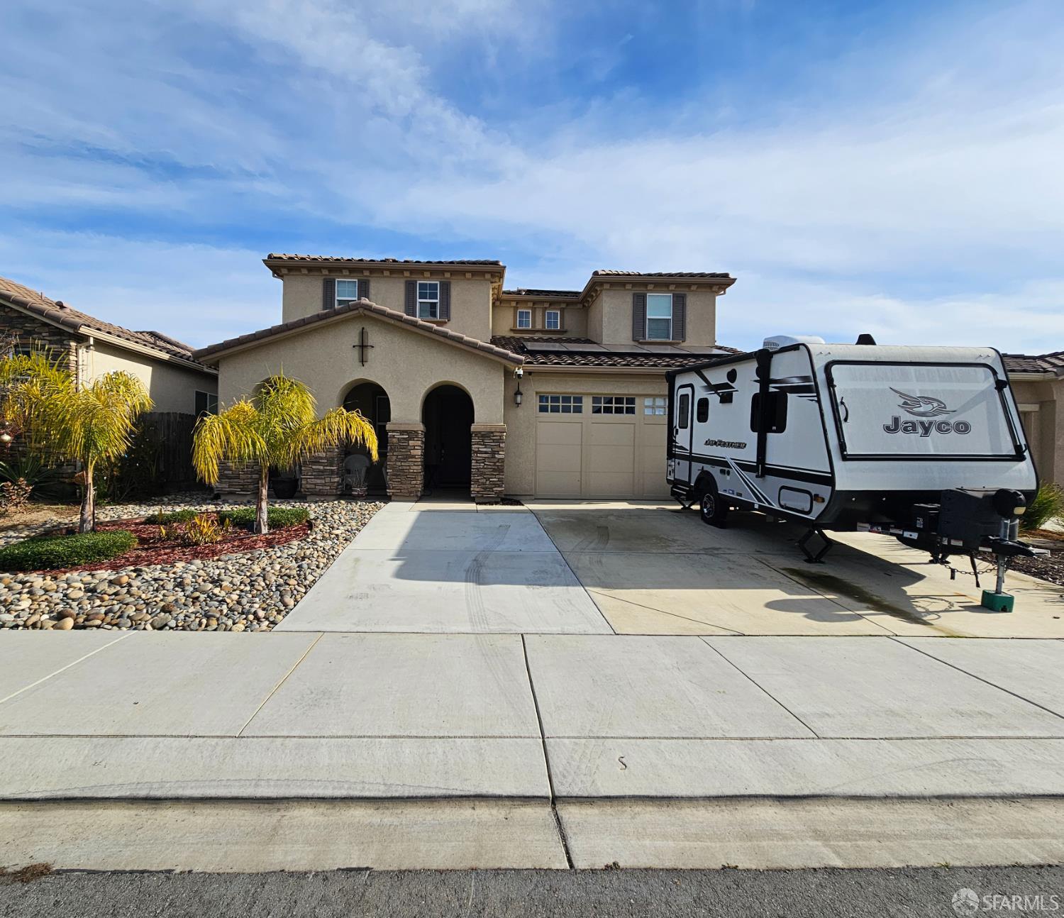 Detail Gallery Image 2 of 6 For 1535 Goldenstar Ct, Hollister,  CA 95023 - 3 Beds | 2/1 Baths