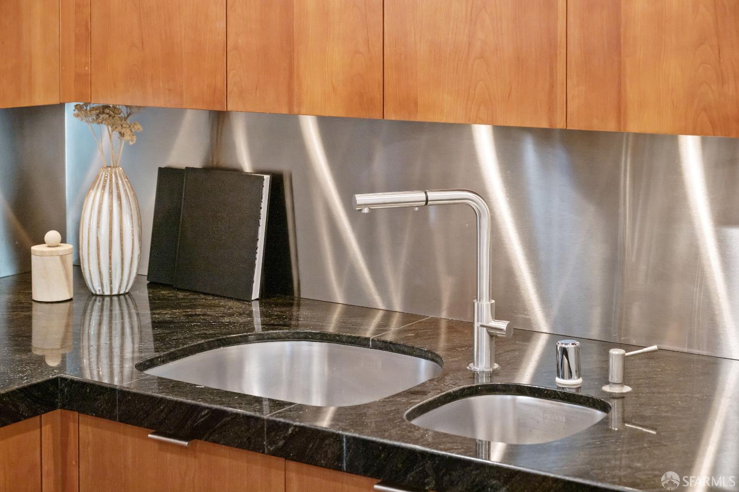 Detail Gallery Image 14 of 40 For 1333 Jones St #502,  San Francisco,  CA 94109 - 2 Beds | 2 Baths