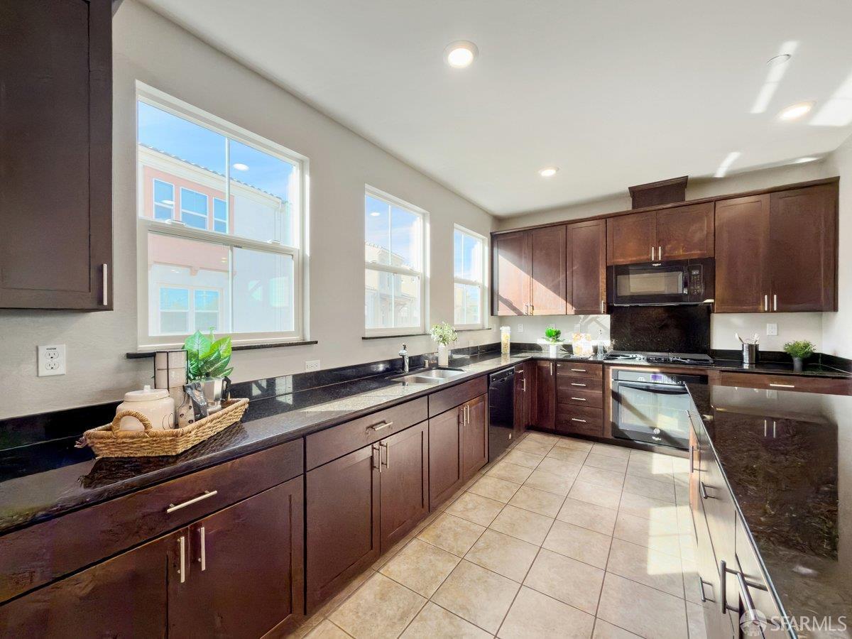 Detail Gallery Image 17 of 45 For 1017 Ocean View Ave, Daly City,  CA 94014 - 3 Beds | 2/1 Baths