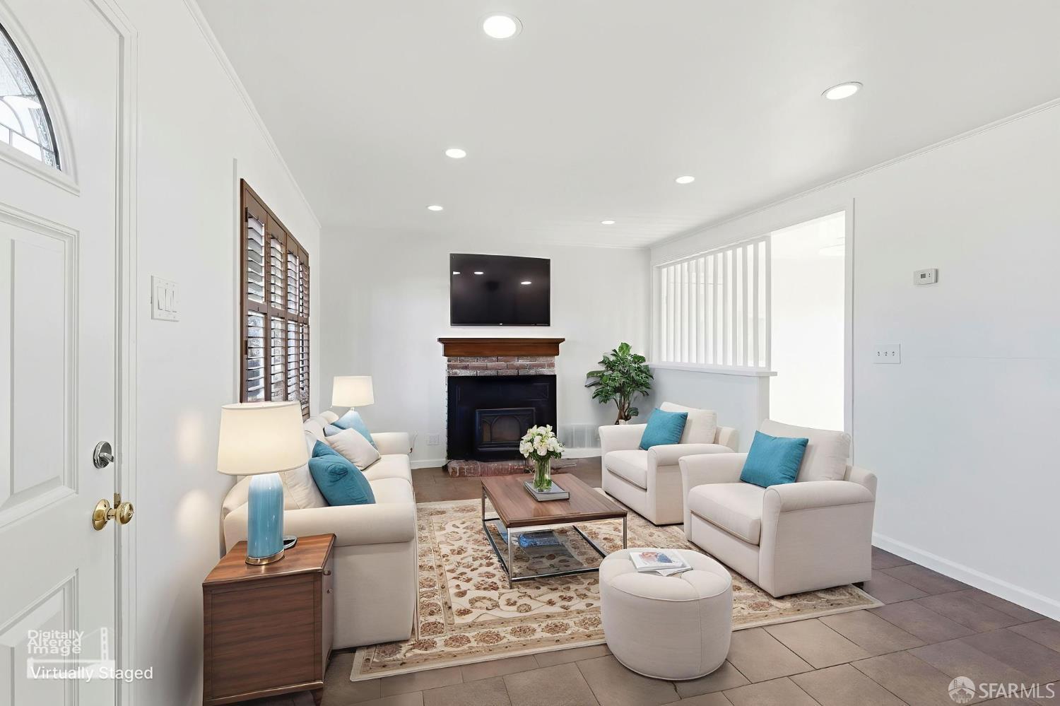 Detail Gallery Image 3 of 35 For 216 Avalon Dr, Pacifica,  CA 94044 - 2 Beds | 1 Baths