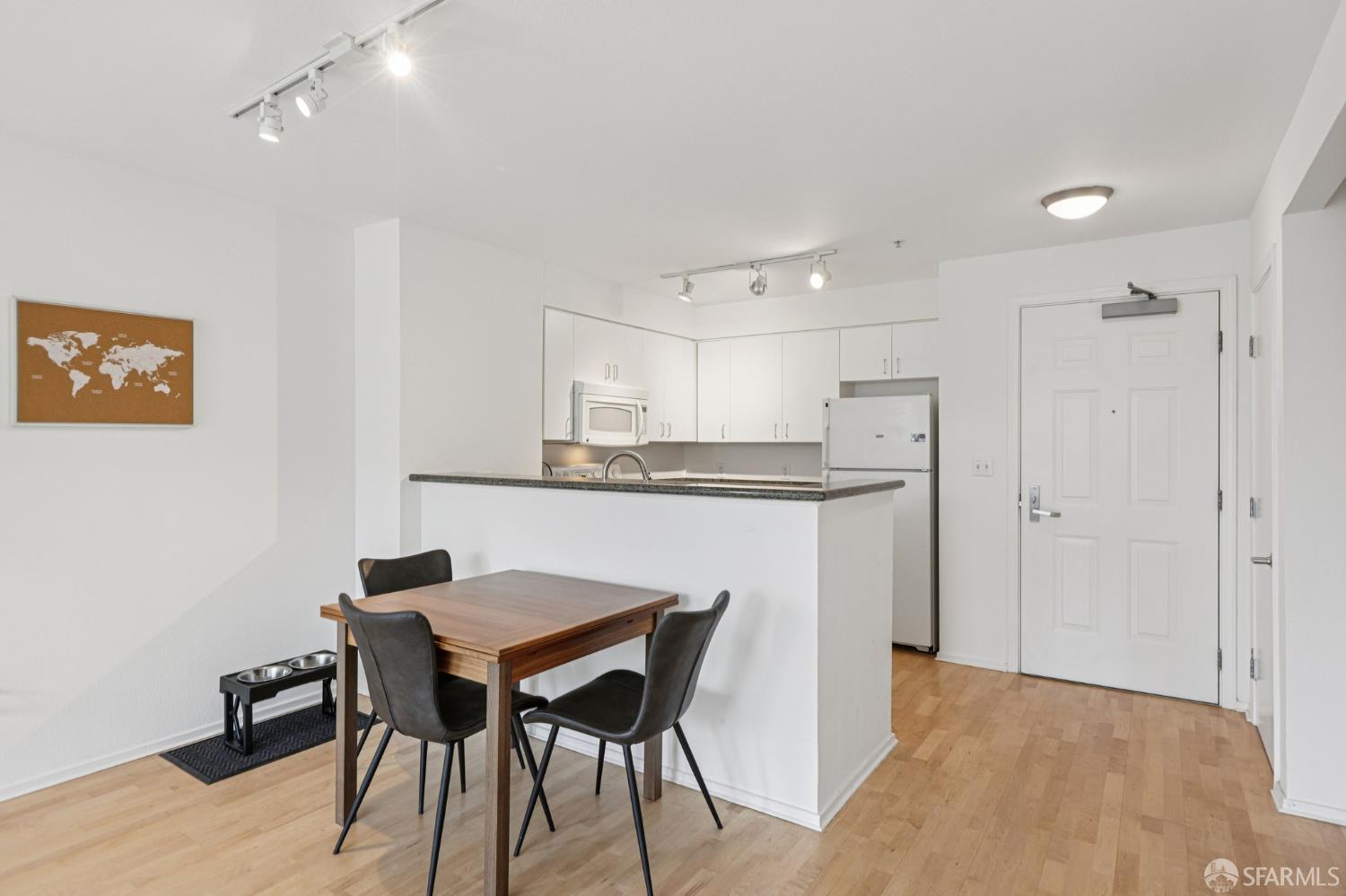 Detail Gallery Image 5 of 22 For 8300 Oceanview Ter #203,  San Francisco,  CA 94132 - 1 Beds | 1 Baths