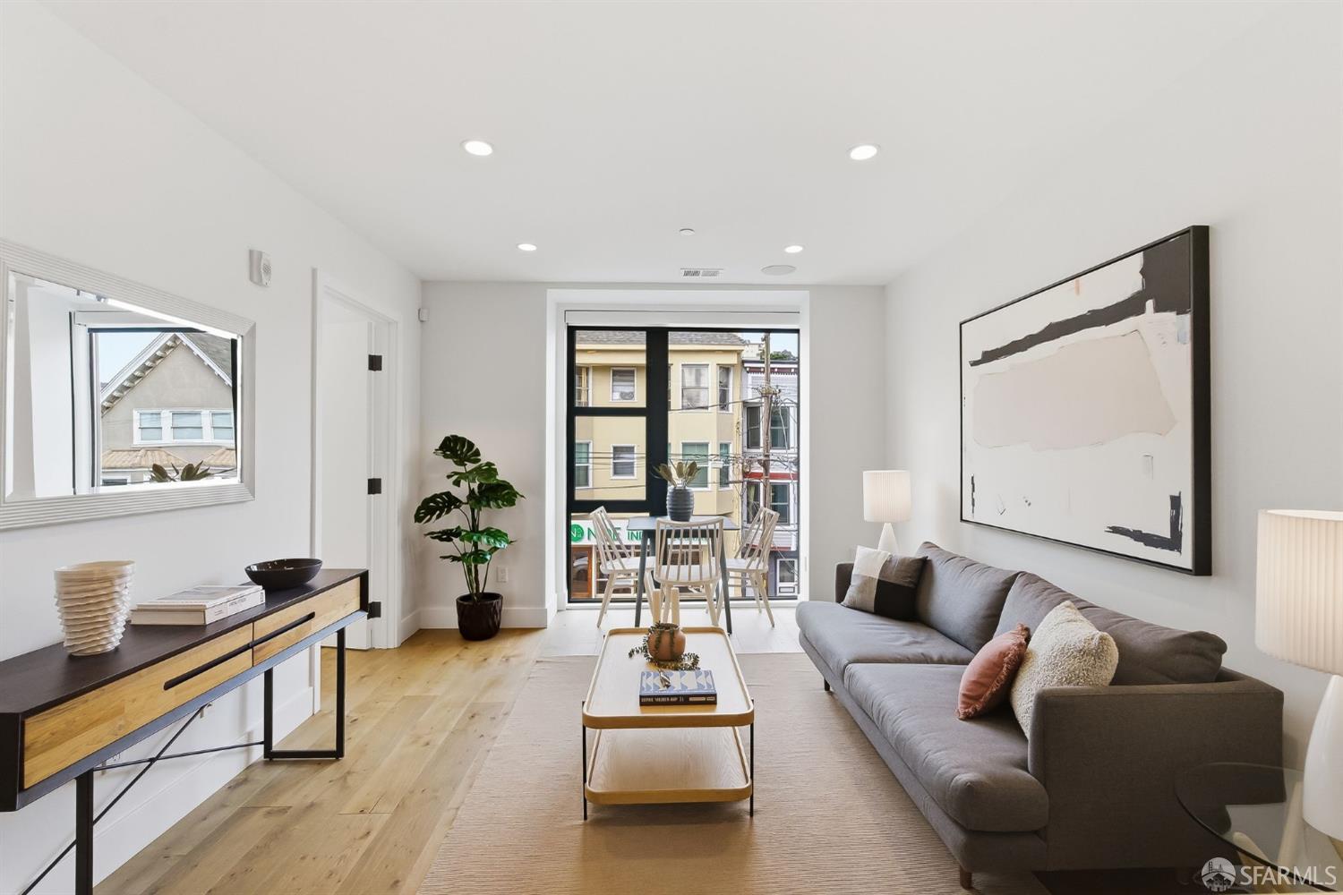 Detail Gallery Image 3 of 32 For 4171 24th St #201,  San Francisco,  CA 94114 - 2 Beds | 1 Baths