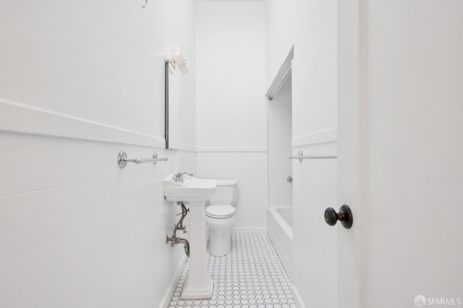 Detail Gallery Image 11 of 22 For 2272 Union St, San Francisco,  CA 94123 - – Beds | – Baths
