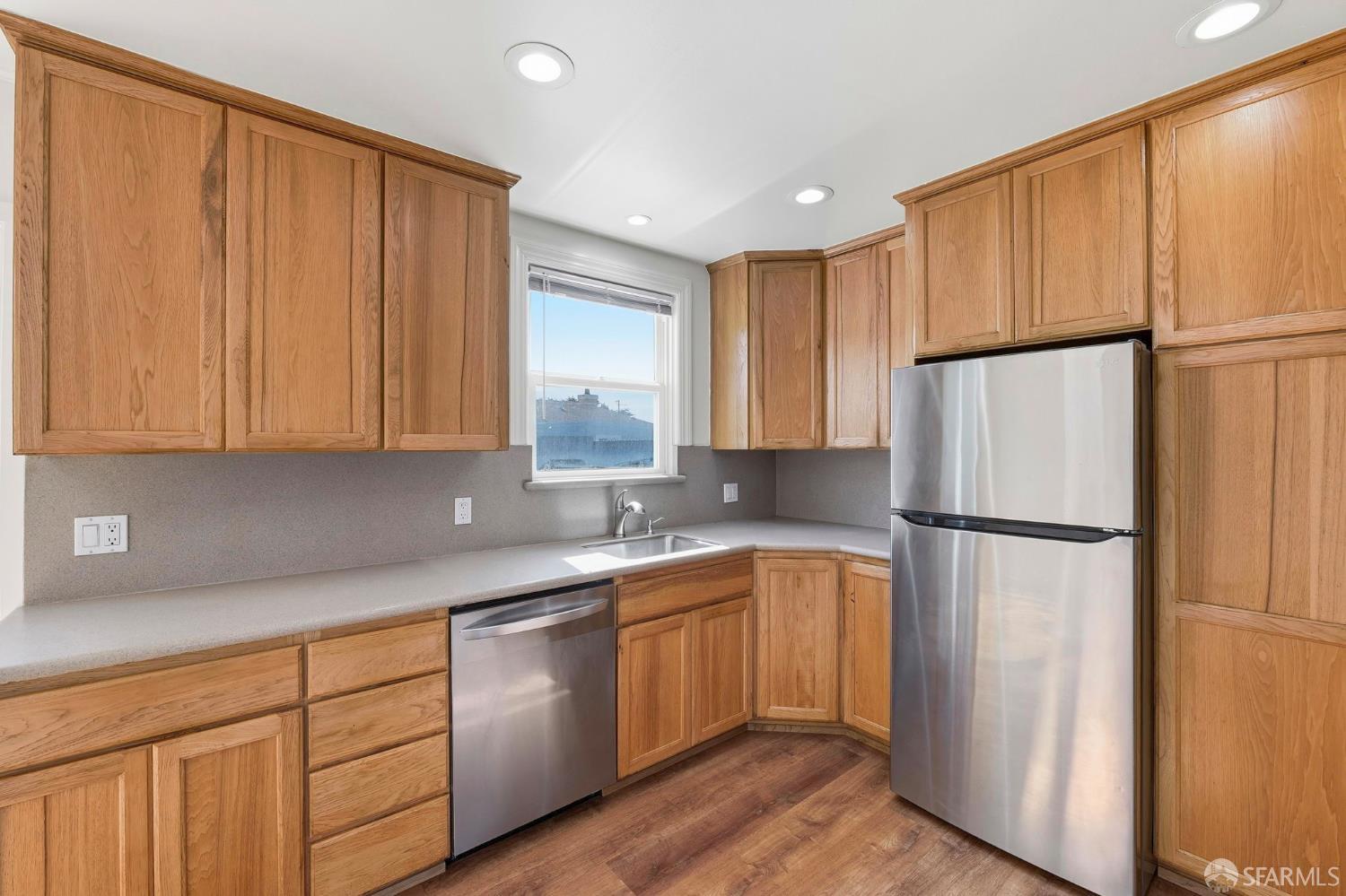 Detail Gallery Image 29 of 35 For 216 Avalon Dr, Pacifica,  CA 94044 - 2 Beds | 1 Baths