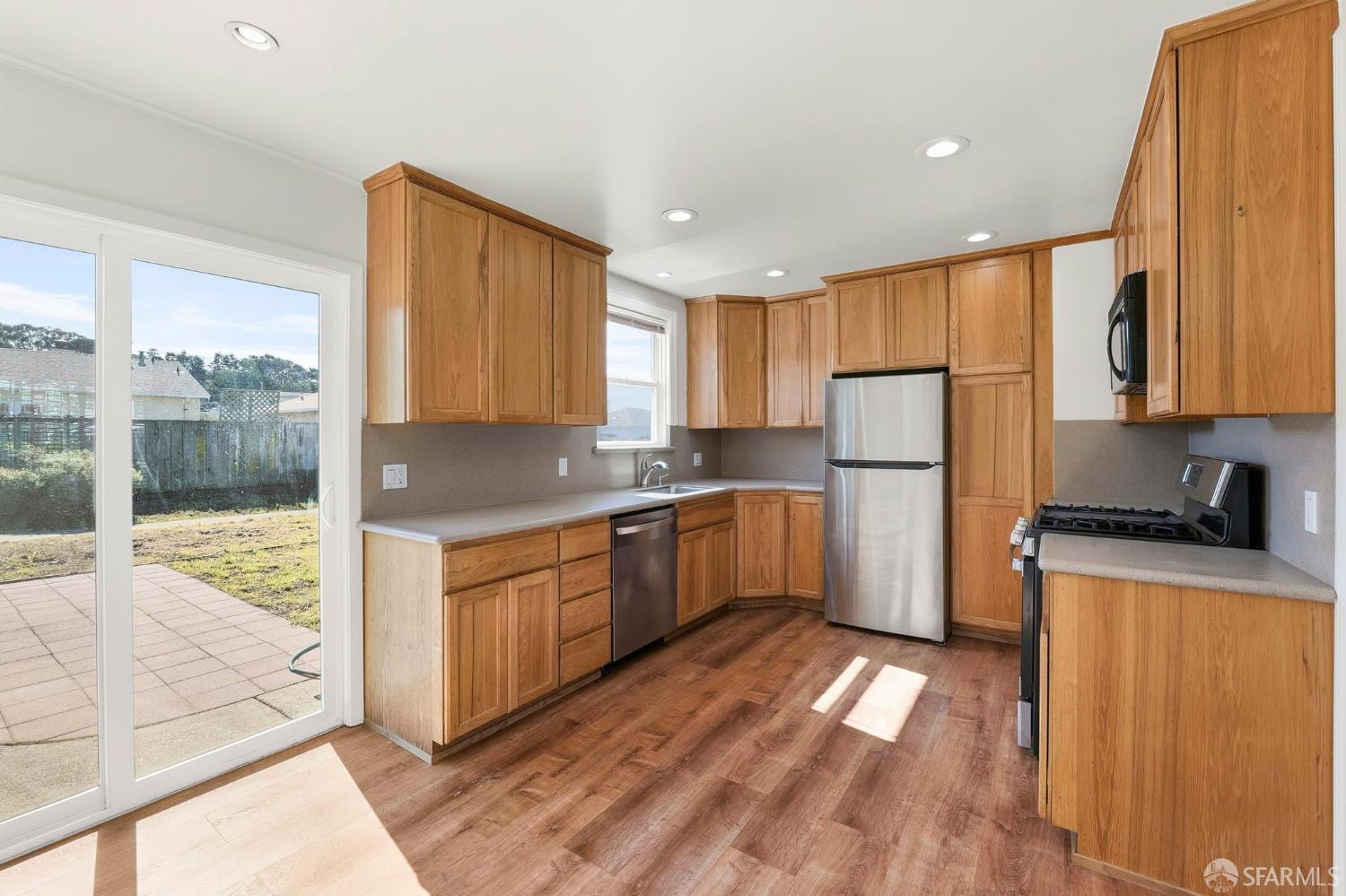 Detail Gallery Image 30 of 35 For 216 Avalon Dr, Pacifica,  CA 94044 - 2 Beds | 1 Baths