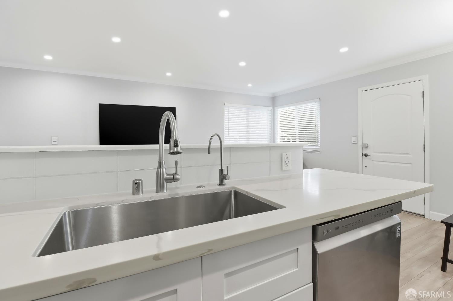 Detail Gallery Image 7 of 27 For 2505 Dillion Ct #3,  San Jose,  CA 95133 - 2 Beds | 1 Baths