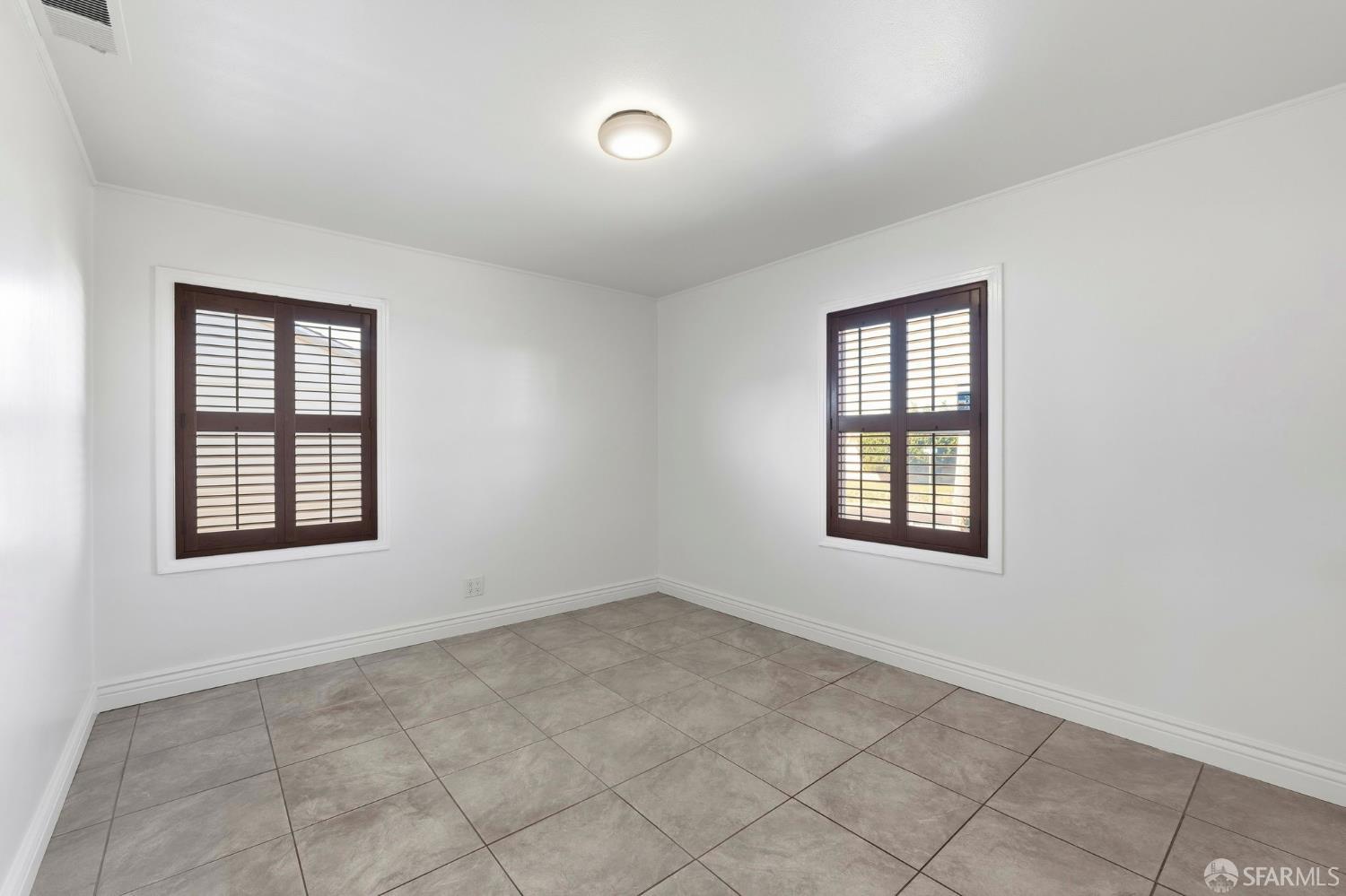 Detail Gallery Image 8 of 35 For 216 Avalon Dr, Pacifica,  CA 94044 - 2 Beds | 1 Baths