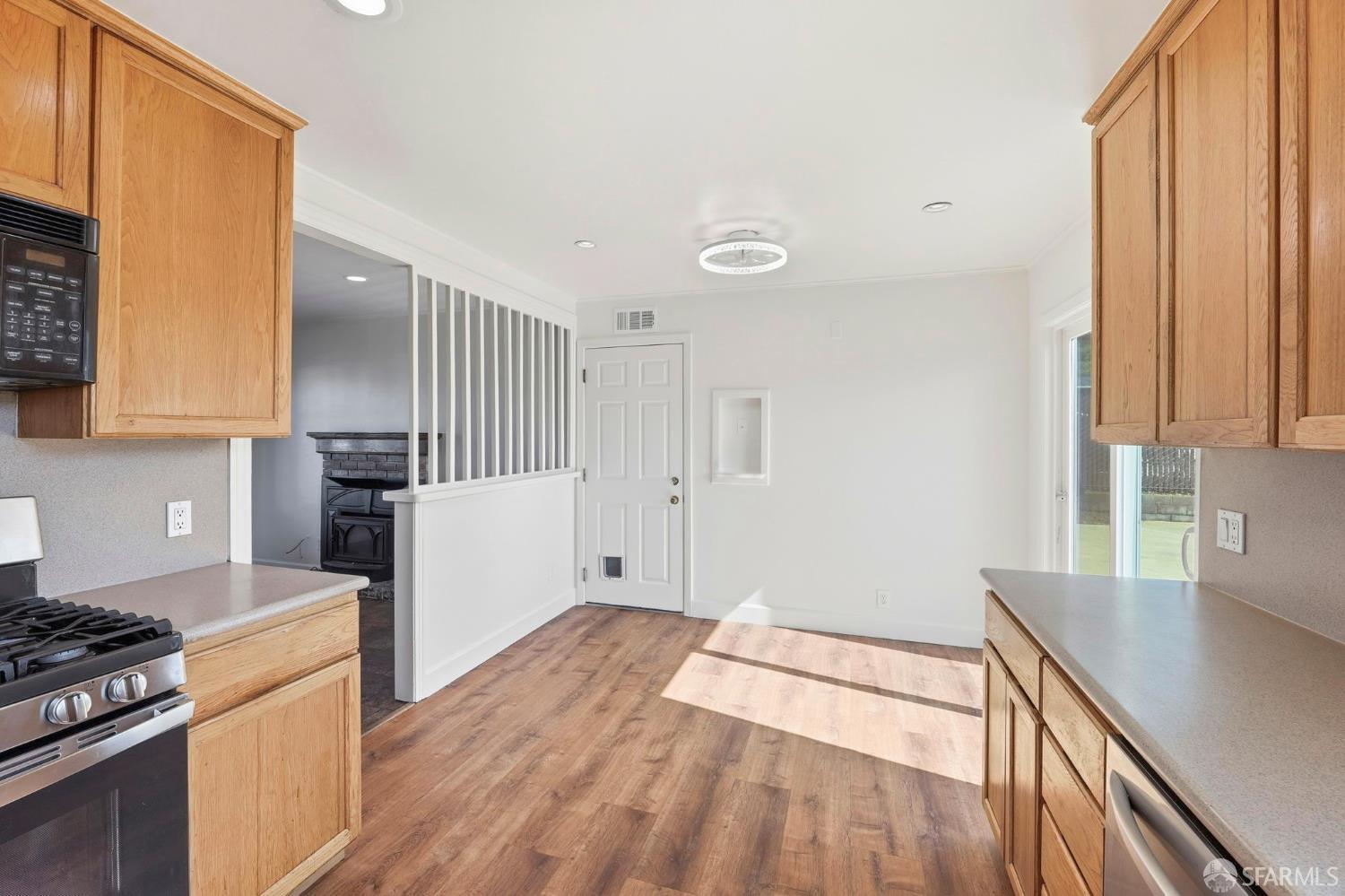 Detail Gallery Image 24 of 35 For 216 Avalon Dr, Pacifica,  CA 94044 - 2 Beds | 1 Baths