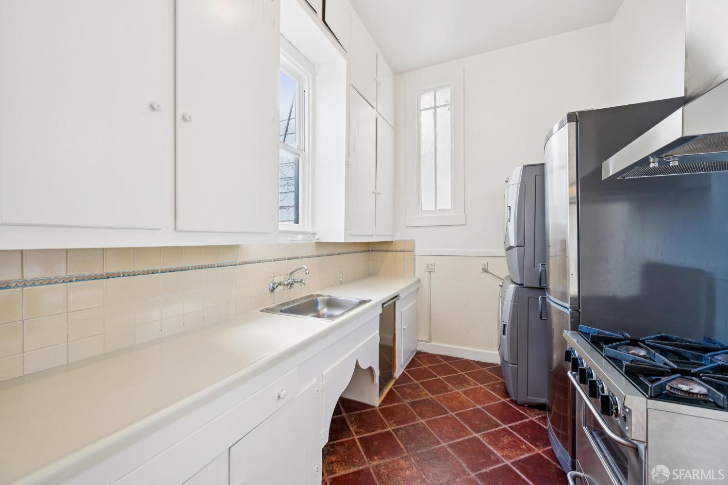 Detail Gallery Image 6 of 22 For 2272 Union St, San Francisco,  CA 94123 - – Beds | – Baths