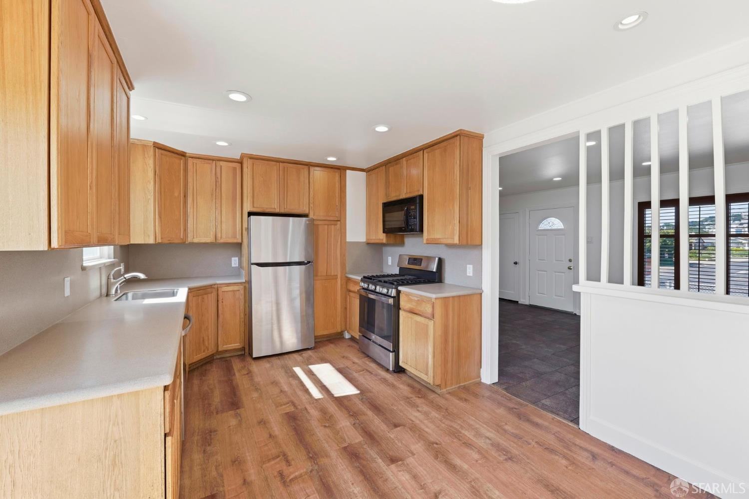 Detail Gallery Image 21 of 35 For 216 Avalon Dr, Pacifica,  CA 94044 - 2 Beds | 1 Baths