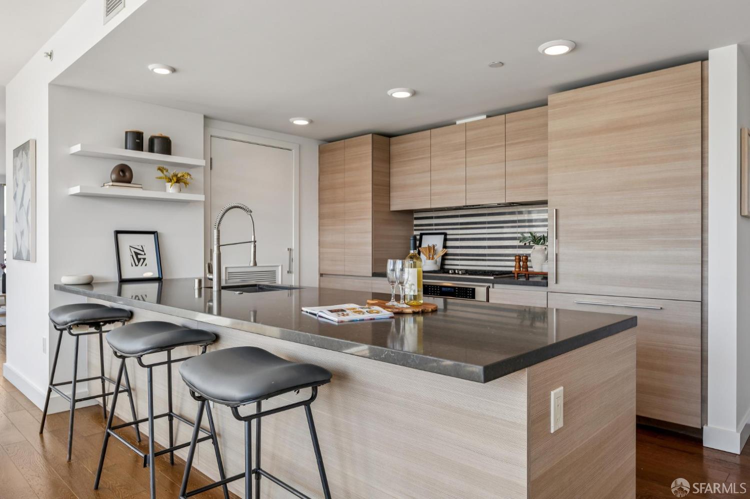 Detail Gallery Image 4 of 50 For 718 Long Bridge St #805,  San Francisco,  CA 94158 - 2 Beds | 2 Baths