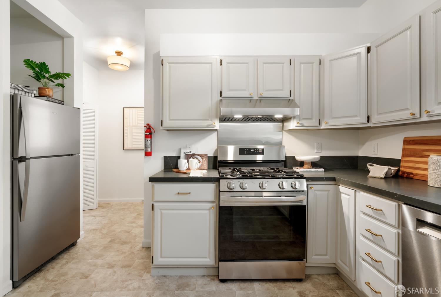 Detail Gallery Image 11 of 19 For 1588 Waller St, San Francisco,  CA 94117 - 2 Beds | 1 Baths