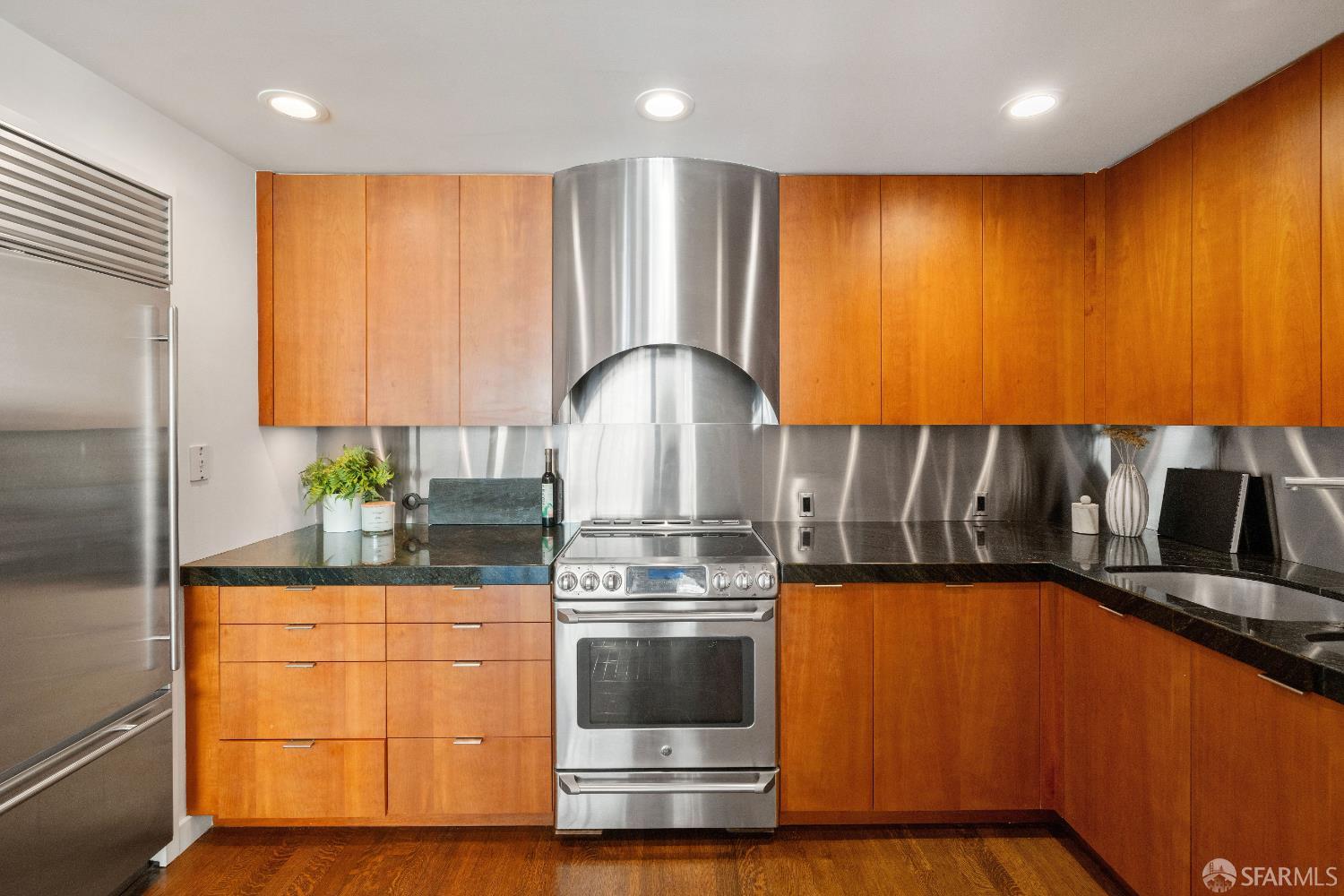 Detail Gallery Image 10 of 40 For 1333 Jones St #502,  San Francisco,  CA 94109 - 2 Beds | 2 Baths