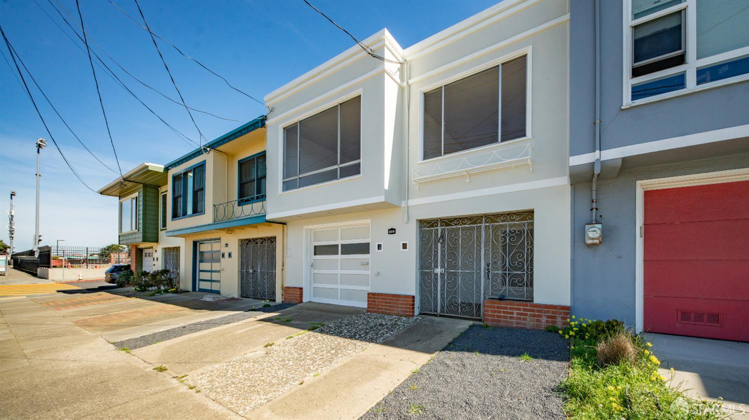 Detail Gallery Image 2 of 26 For 2210 39th Ave, San Francisco,  CA 94116 - 3 Beds | 1 Baths