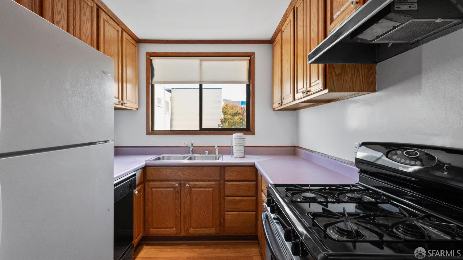 Detail Gallery Image 8 of 26 For 2210 39th Ave, San Francisco,  CA 94116 - 3 Beds | 1 Baths