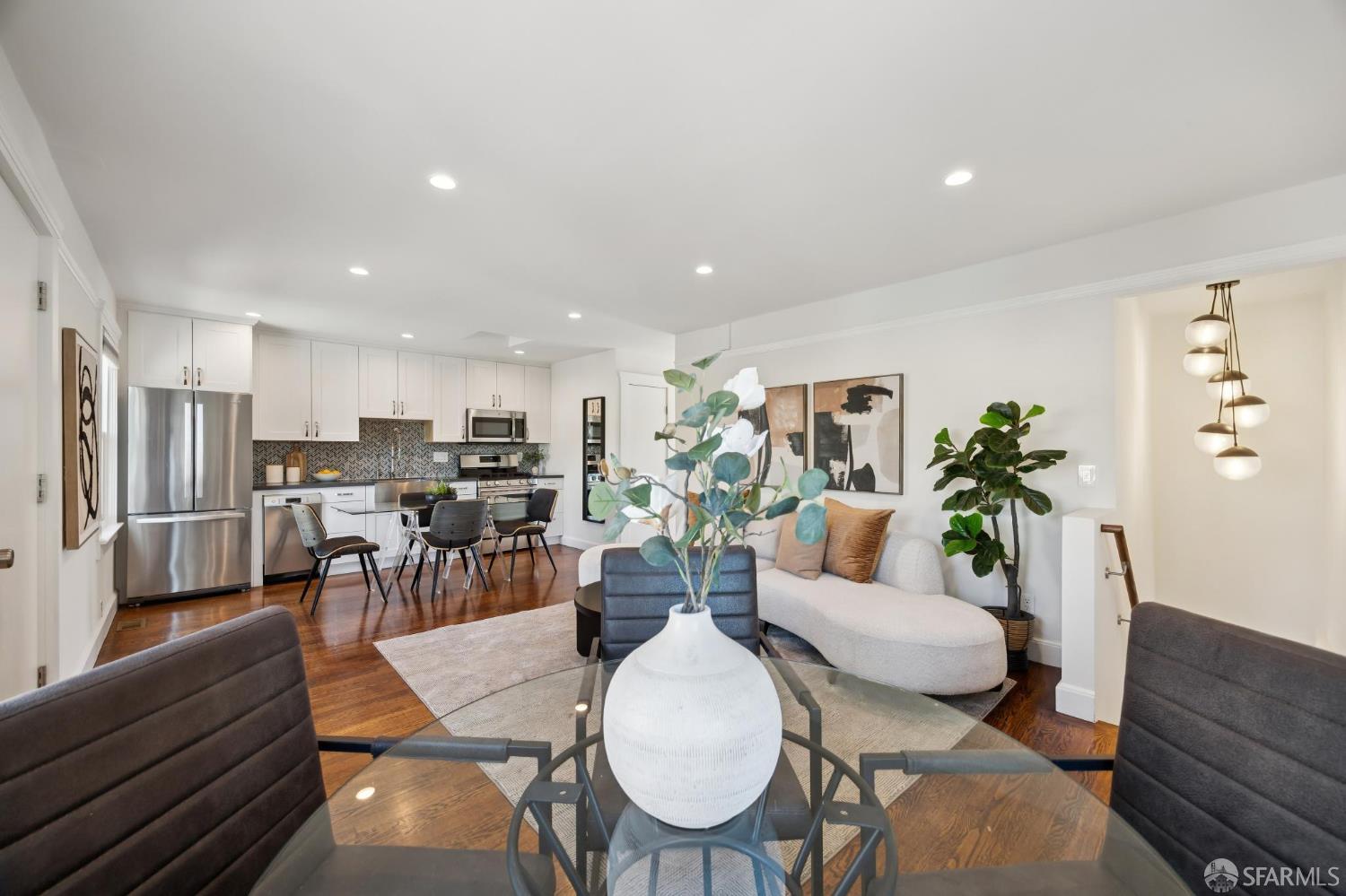 Detail Gallery Image 14 of 92 For 537 Moultrie St, San Francisco,  CA 94110 - 2 Beds | 2/1 Baths