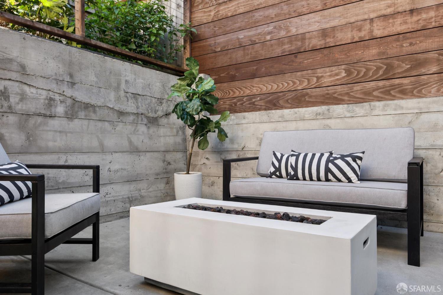 Detail Gallery Image 50 of 92 For 537 Moultrie St, San Francisco,  CA 94110 - 2 Beds | 2/1 Baths