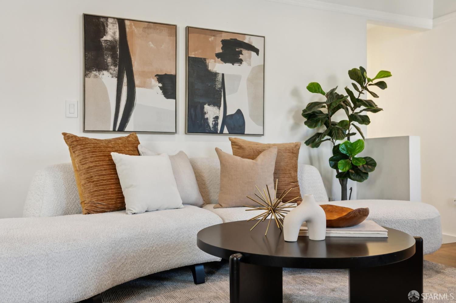 Detail Gallery Image 3 of 92 For 537 Moultrie St, San Francisco,  CA 94110 - 2 Beds | 2/1 Baths