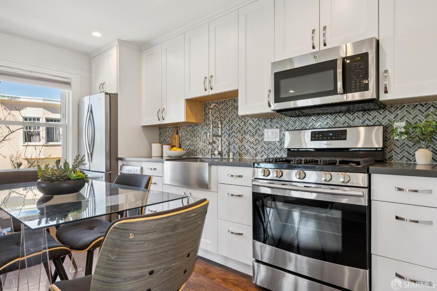 Detail Gallery Image 9 of 92 For 537 Moultrie St, San Francisco,  CA 94110 - 2 Beds | 2/1 Baths