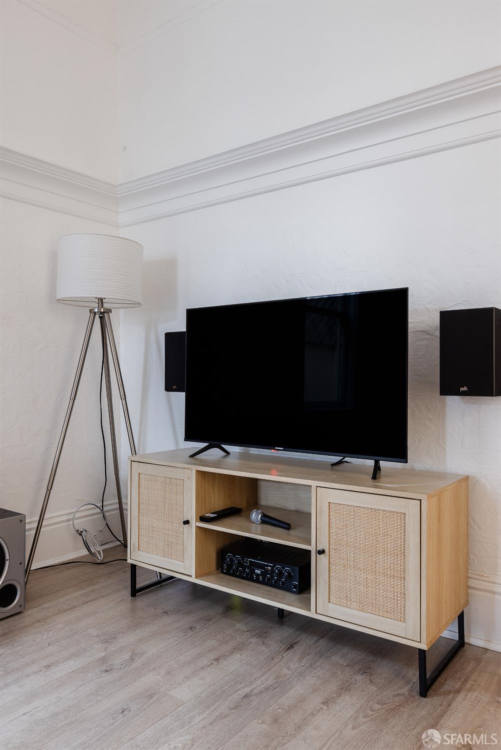 Detail Gallery Image 8 of 46 For 832 Florida St, San Francisco,  CA 94110 - – Beds | – Baths