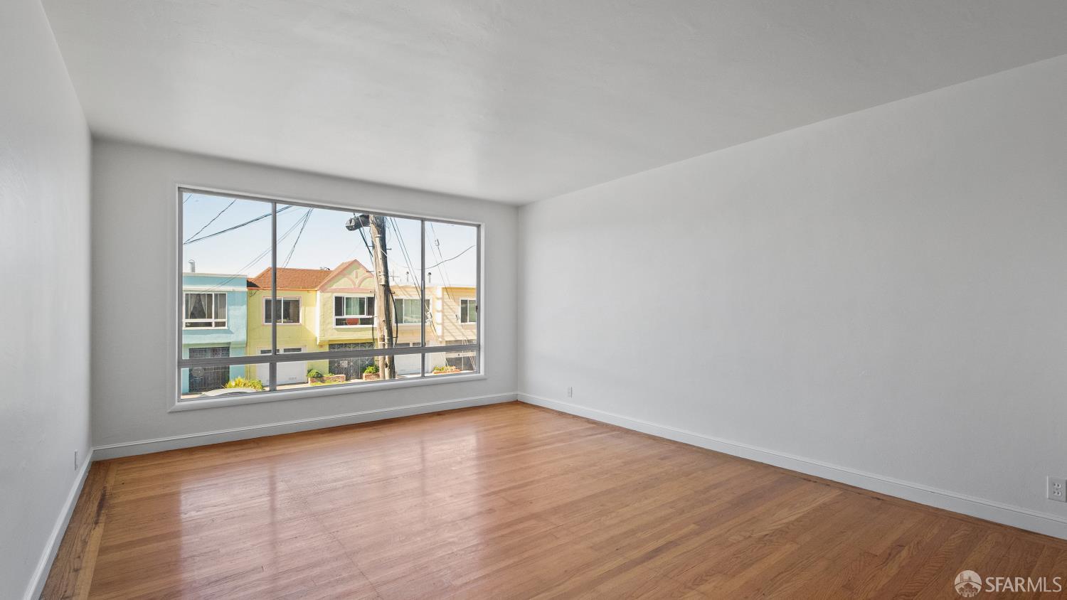 Detail Gallery Image 3 of 26 For 2210 39th Ave, San Francisco,  CA 94116 - 3 Beds | 1 Baths