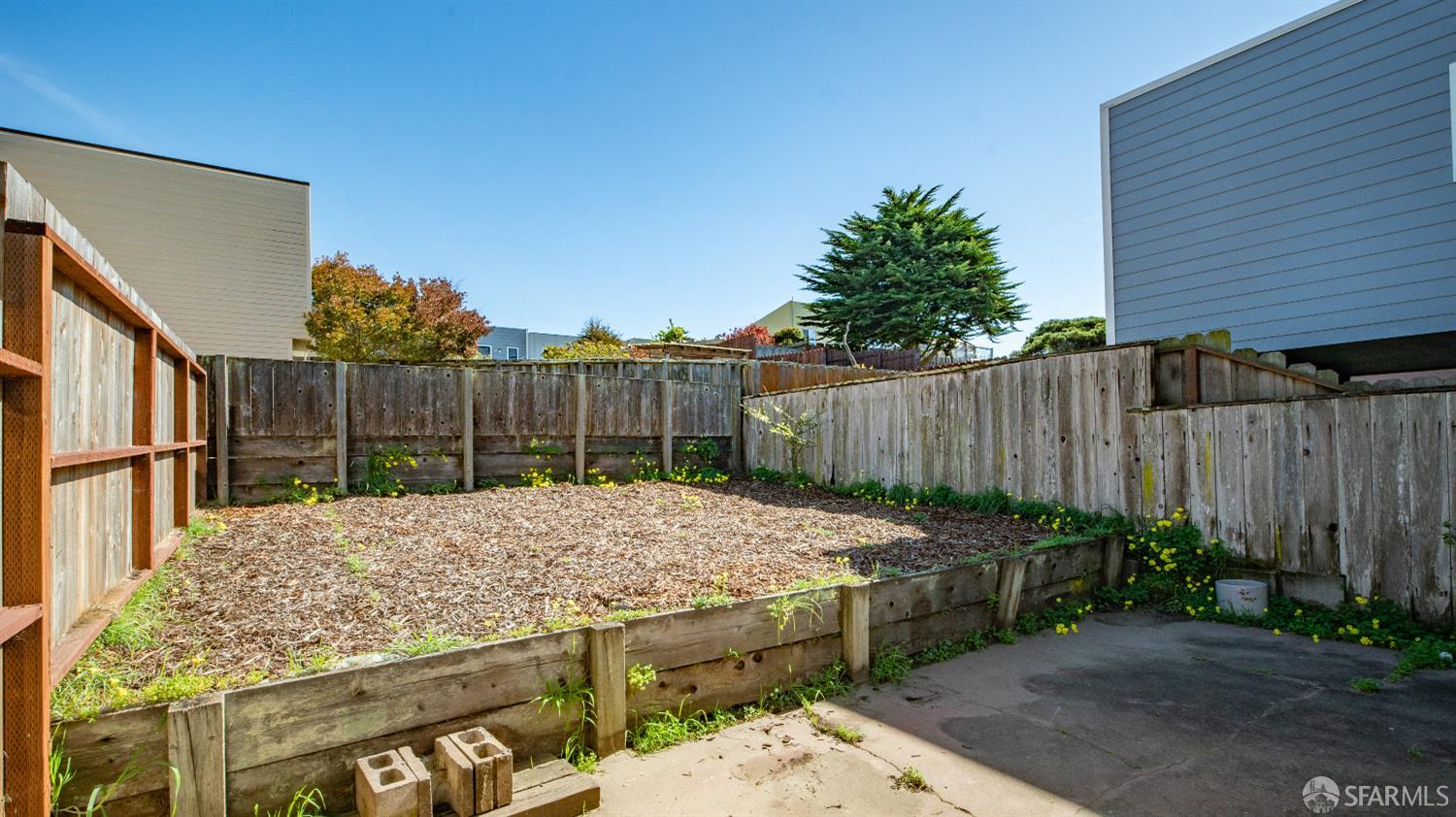 Detail Gallery Image 5 of 26 For 2210 39th Ave, San Francisco,  CA 94116 - 3 Beds | 1 Baths