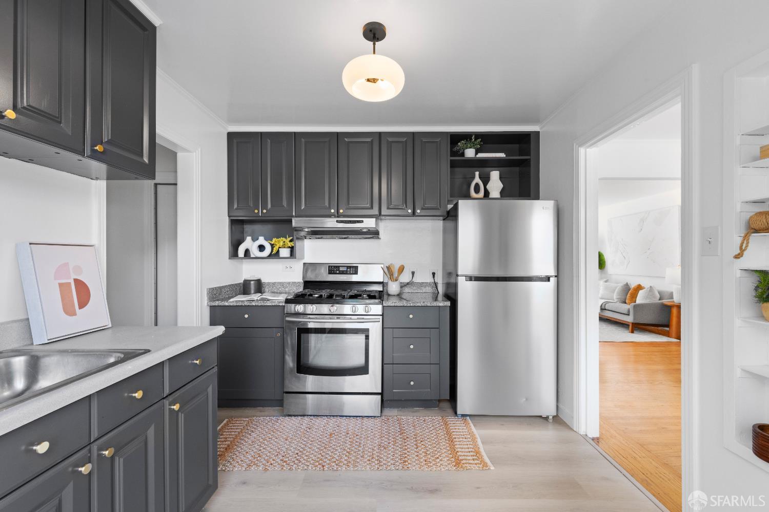 Detail Gallery Image 8 of 21 For 473 Corbett Ave, San Francisco,  CA 94114 - 3 Beds | 1/1 Baths