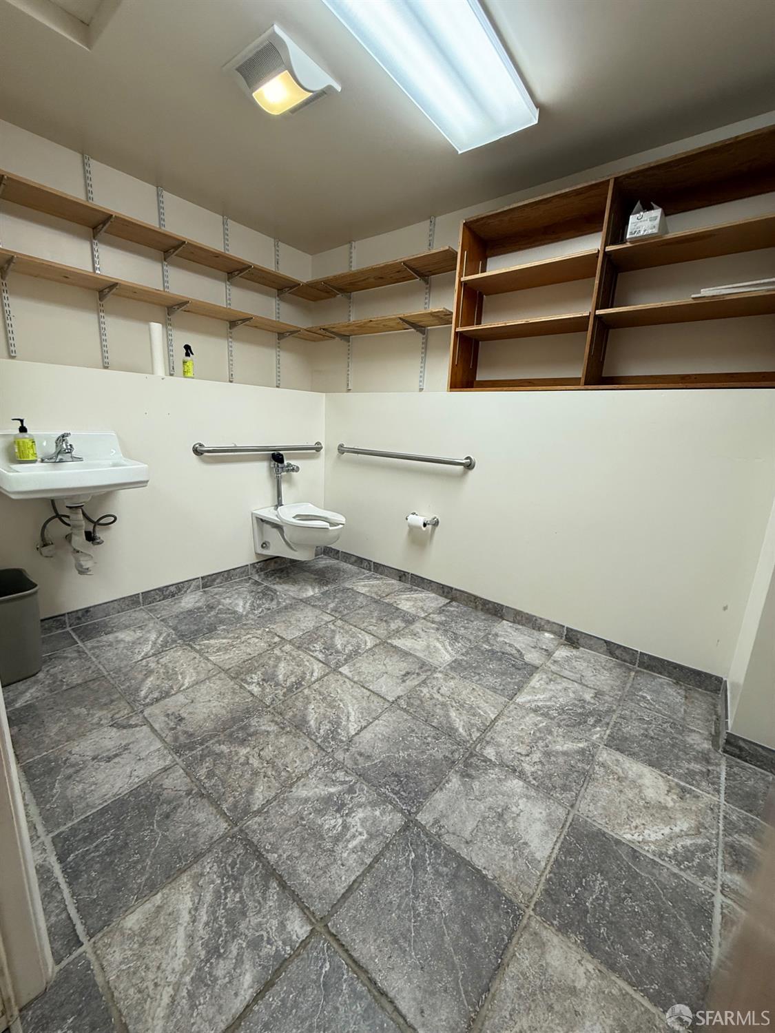 Detail Gallery Image 2 of 14 For 3755 Mission St, San Francisco,  CA 94110 - – Beds | – Baths