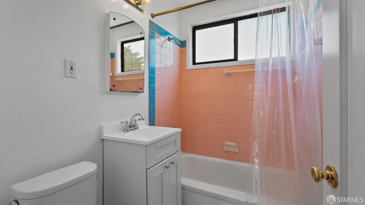 Detail Gallery Image 11 of 26 For 2210 39th Ave, San Francisco,  CA 94116 - 3 Beds | 1 Baths