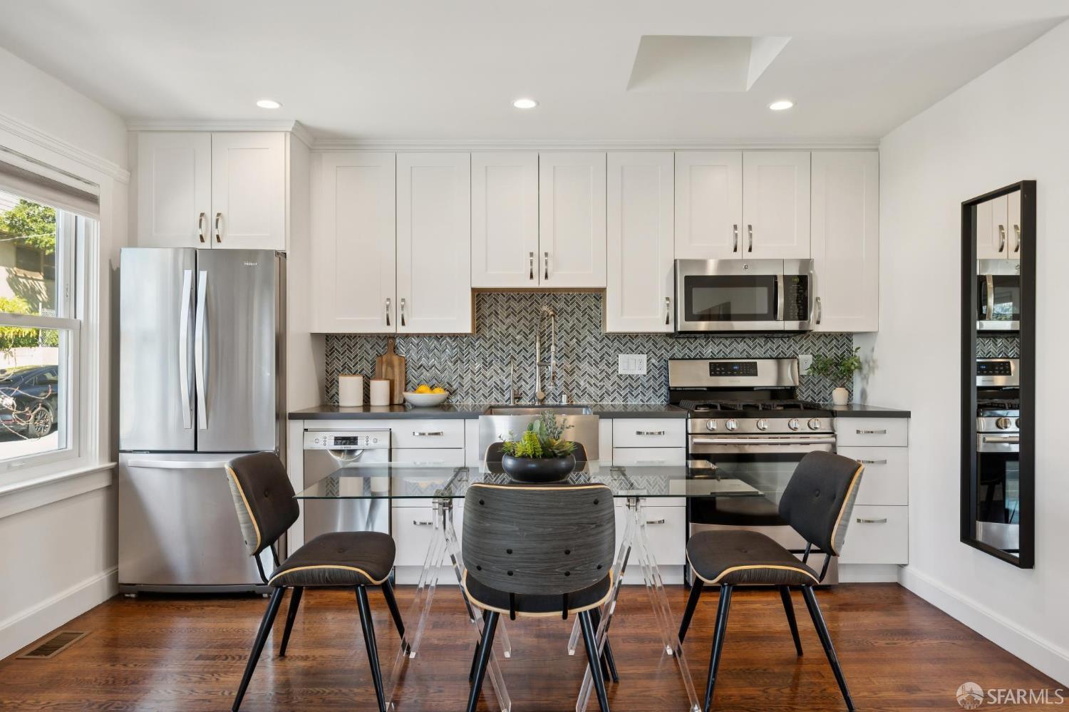 Detail Gallery Image 6 of 92 For 537 Moultrie St, San Francisco,  CA 94110 - 2 Beds | 2/1 Baths