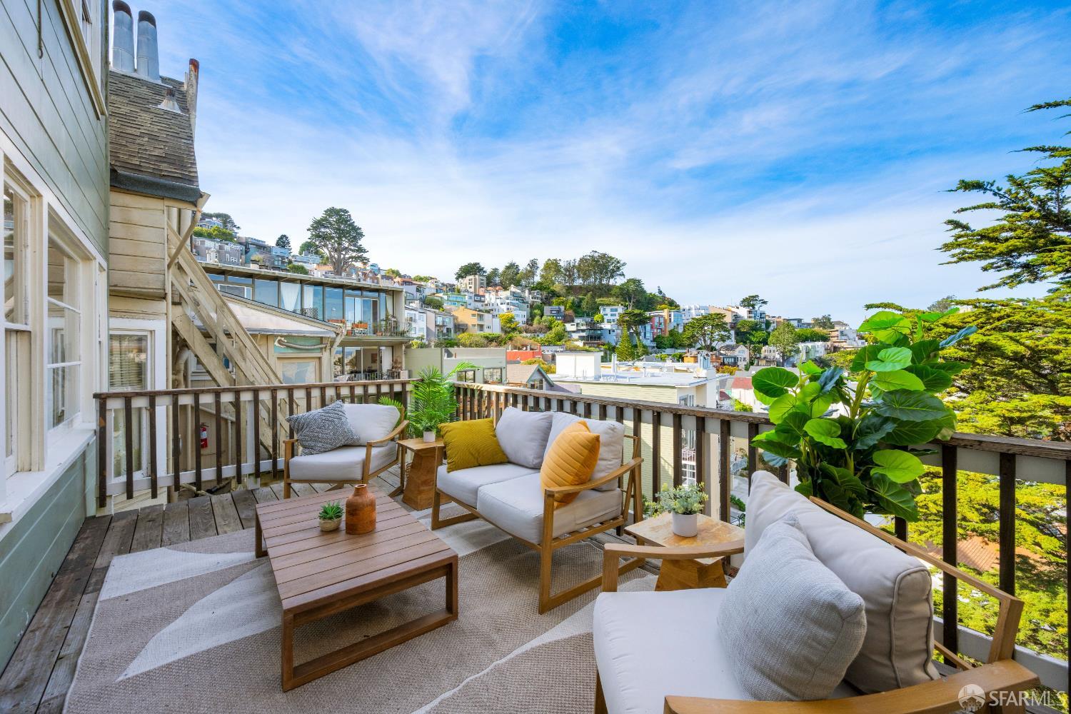 Detail Gallery Image 10 of 21 For 473 Corbett Ave, San Francisco,  CA 94114 - 3 Beds | 1/1 Baths