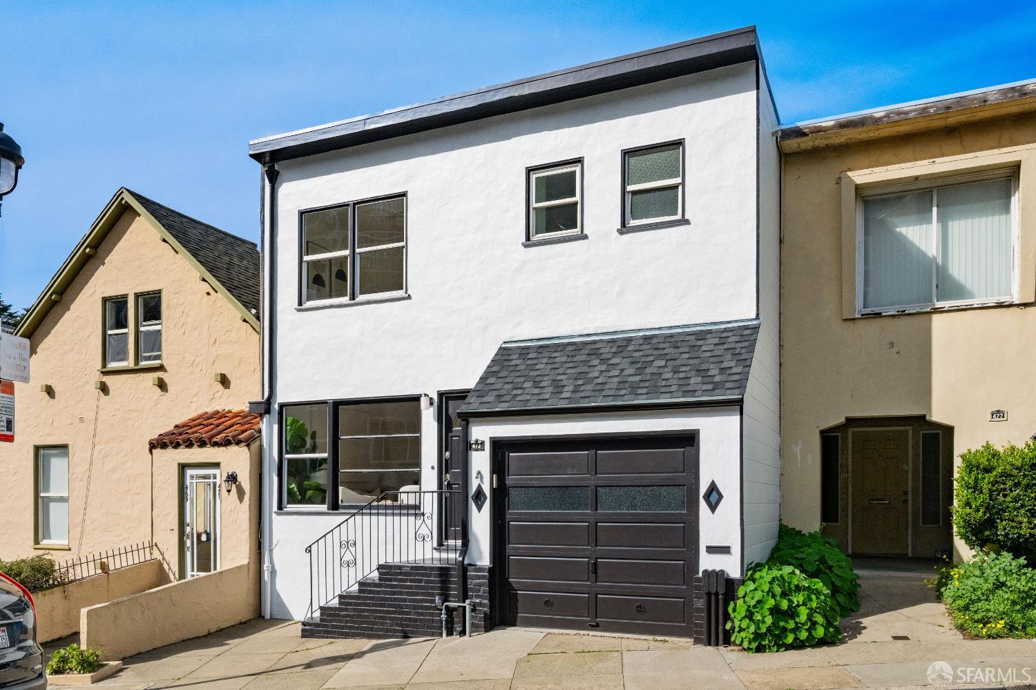 Detail Gallery Image 2 of 21 For 473 Corbett Ave, San Francisco,  CA 94114 - 3 Beds | 1/1 Baths