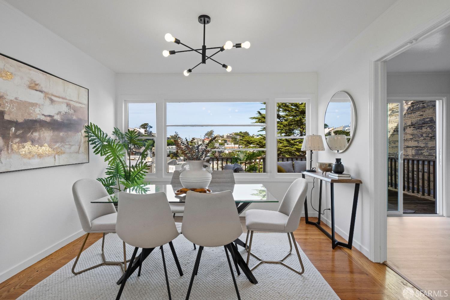 Detail Gallery Image 6 of 21 For 473 Corbett Ave, San Francisco,  CA 94114 - 3 Beds | 1/1 Baths