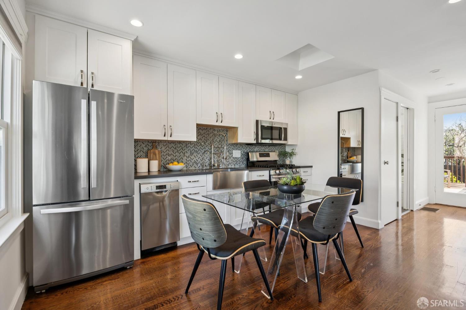 Detail Gallery Image 7 of 92 For 537 Moultrie St, San Francisco,  CA 94110 - 2 Beds | 2/1 Baths