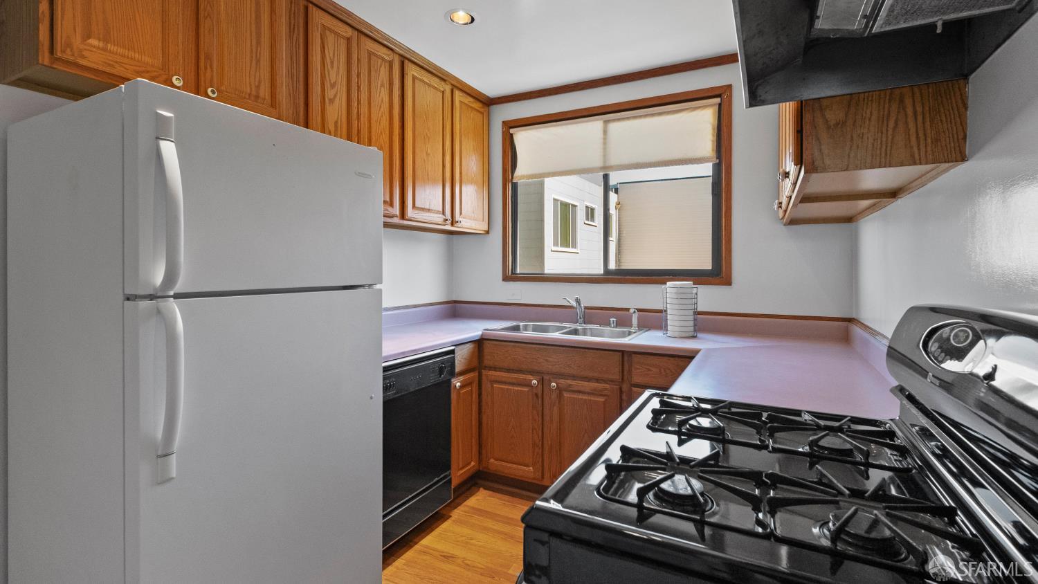 Detail Gallery Image 9 of 26 For 2210 39th Ave, San Francisco,  CA 94116 - 3 Beds | 1 Baths