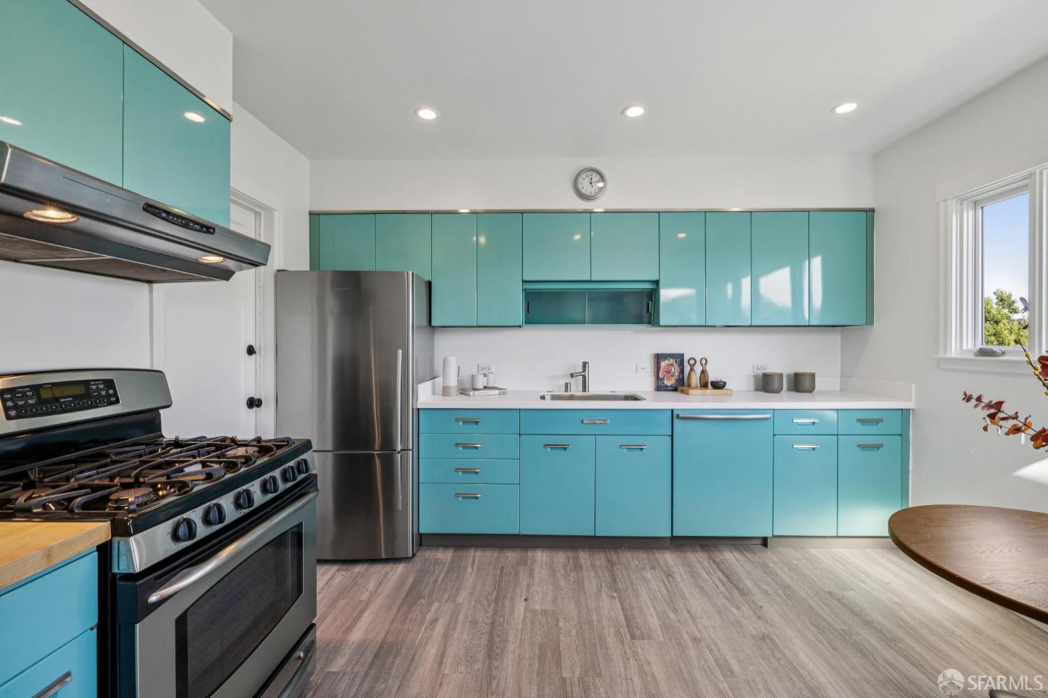 Detail Gallery Image 16 of 36 For 342 Upper Terrace, San Francisco,  CA 94117 - 2 Beds | 1 Baths