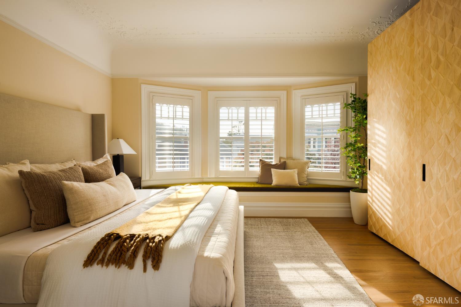 Detail Gallery Image 11 of 23 For 844 Clayton St, San Francisco,  CA 94117 - 5 Beds | 3/2 Baths