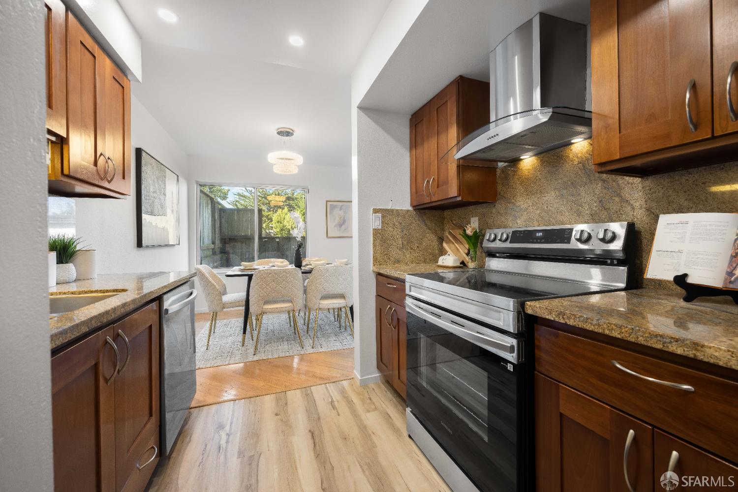 Detail Gallery Image 5 of 13 For 2464 Rowntree Way, South San Francisco,  CA 94080 - 3 Beds | 1/1 Baths