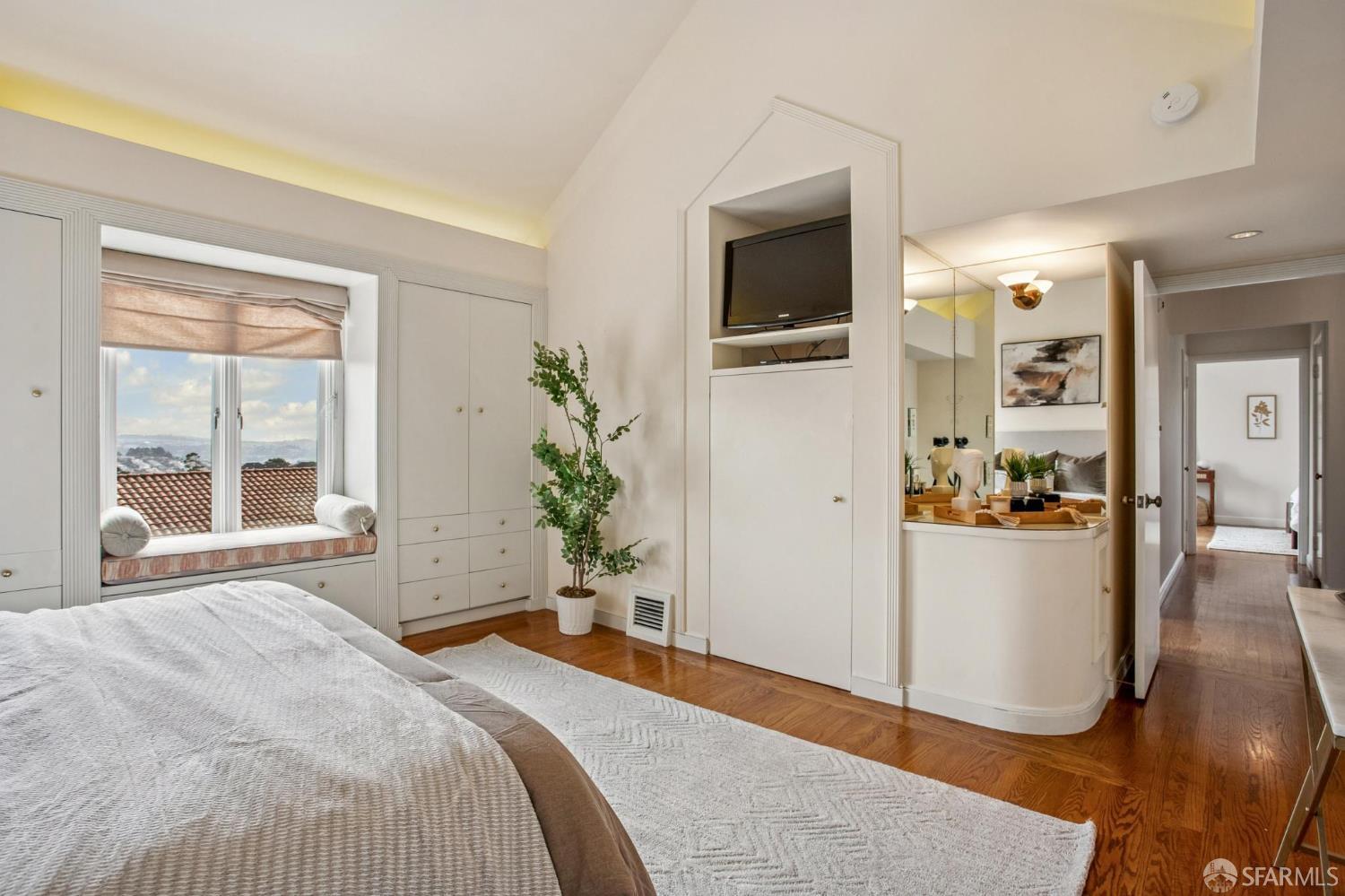 Detail Gallery Image 24 of 40 For 23 Cresta Vista Dr, San Francisco,  CA 94127 - 3 Beds | 3 Baths