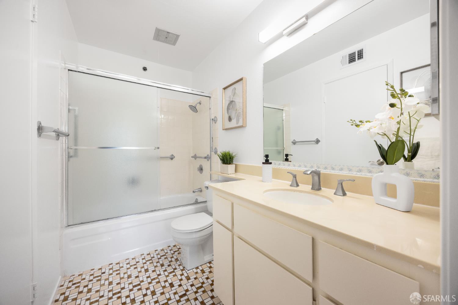 Detail Gallery Image 10 of 13 For 2464 Rowntree Way, South San Francisco,  CA 94080 - 3 Beds | 1/1 Baths