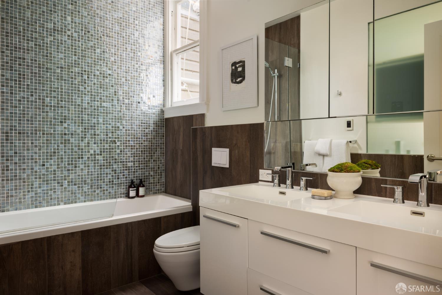 Detail Gallery Image 15 of 23 For 844 Clayton St, San Francisco,  CA 94117 - 5 Beds | 3/2 Baths