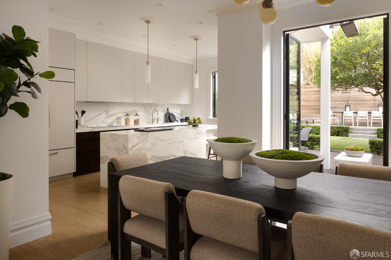 Detail Gallery Image 6 of 23 For 844 Clayton St, San Francisco,  CA 94117 - 5 Beds | 3/2 Baths