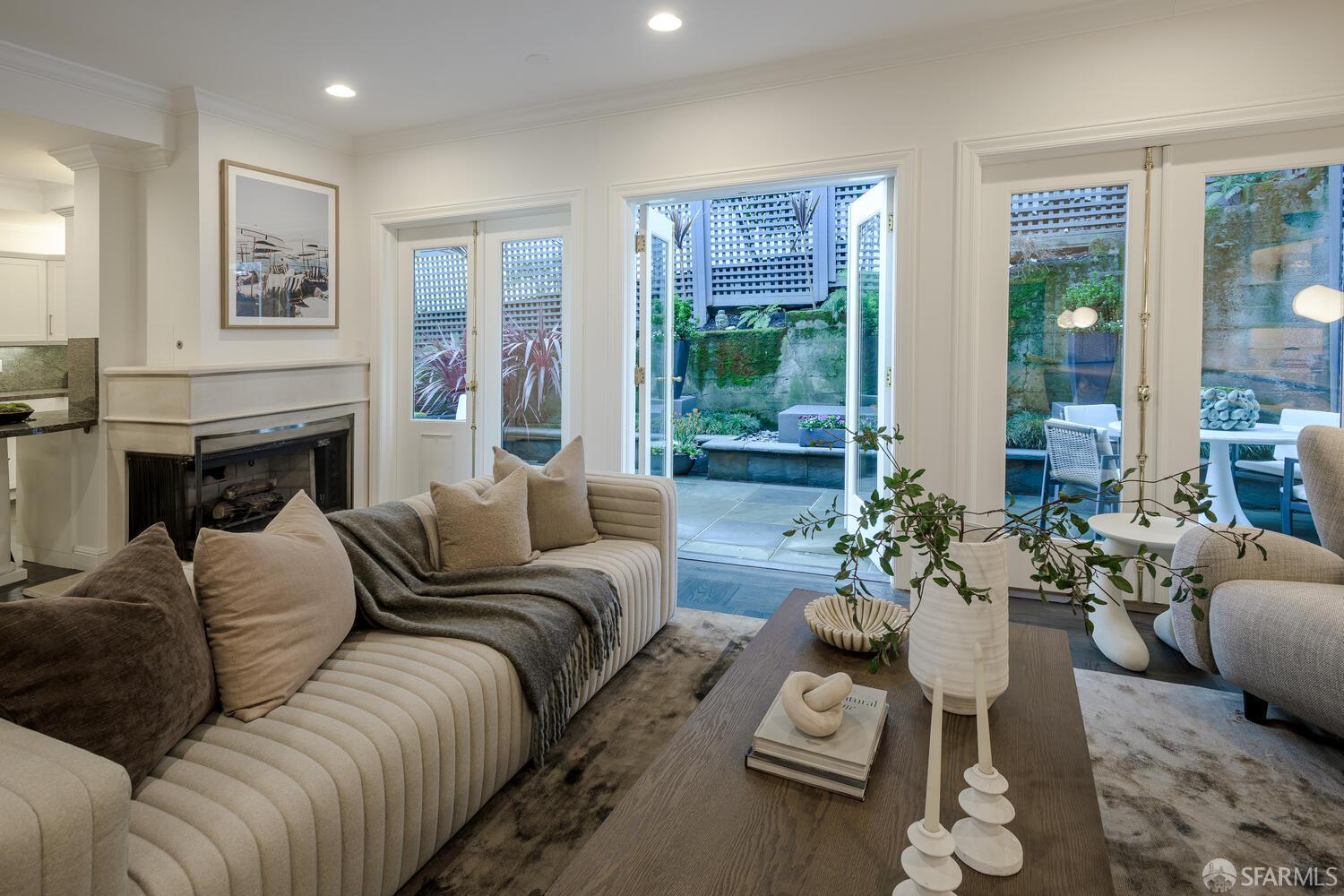 Detail Gallery Image 19 of 46 For 2001 Pacific Ave, San Francisco,  CA 94109 - 5 Beds | 4 Baths