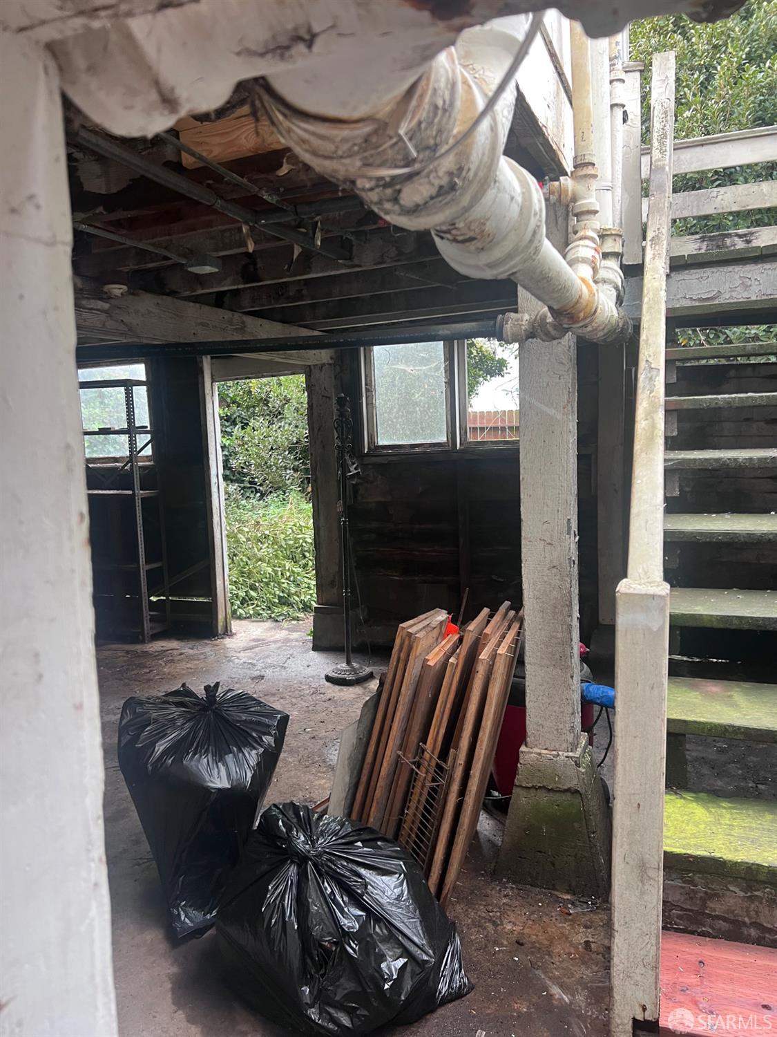 Detail Gallery Image 9 of 13 For 1231 Silver Ave, San Francisco,  CA 94134 - 3 Beds | 1 Baths