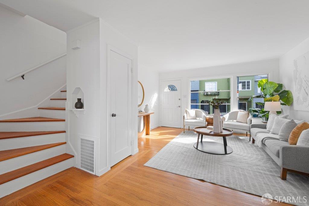 Detail Gallery Image 5 of 21 For 473 Corbett Ave, San Francisco,  CA 94114 - 3 Beds | 1/1 Baths