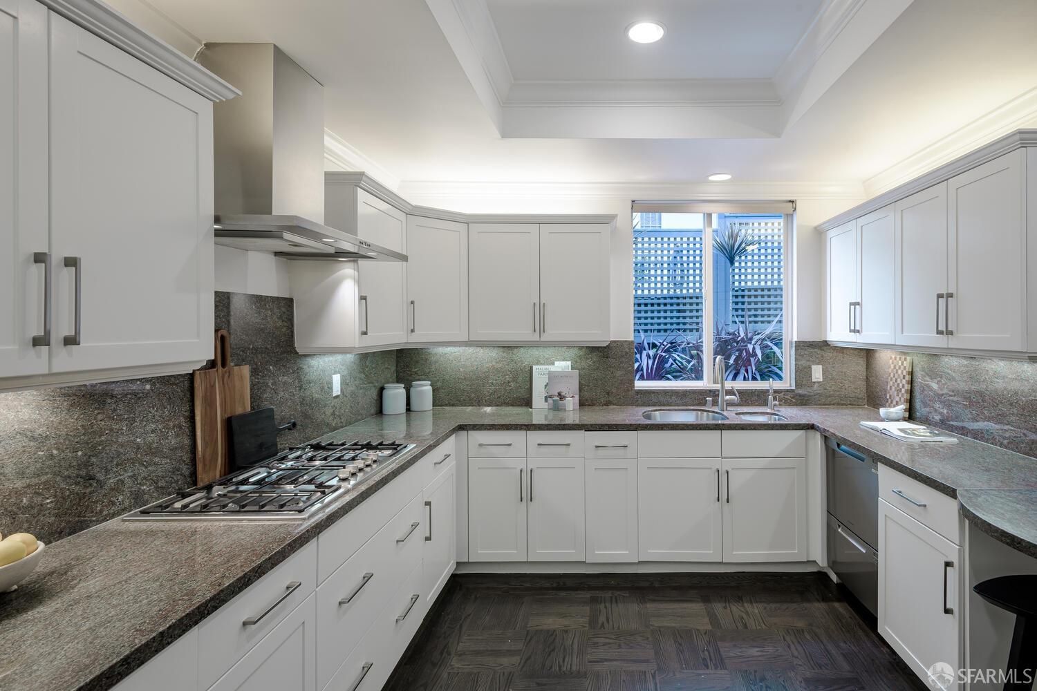 Detail Gallery Image 16 of 46 For 2001 Pacific Ave, San Francisco,  CA 94109 - 5 Beds | 4 Baths