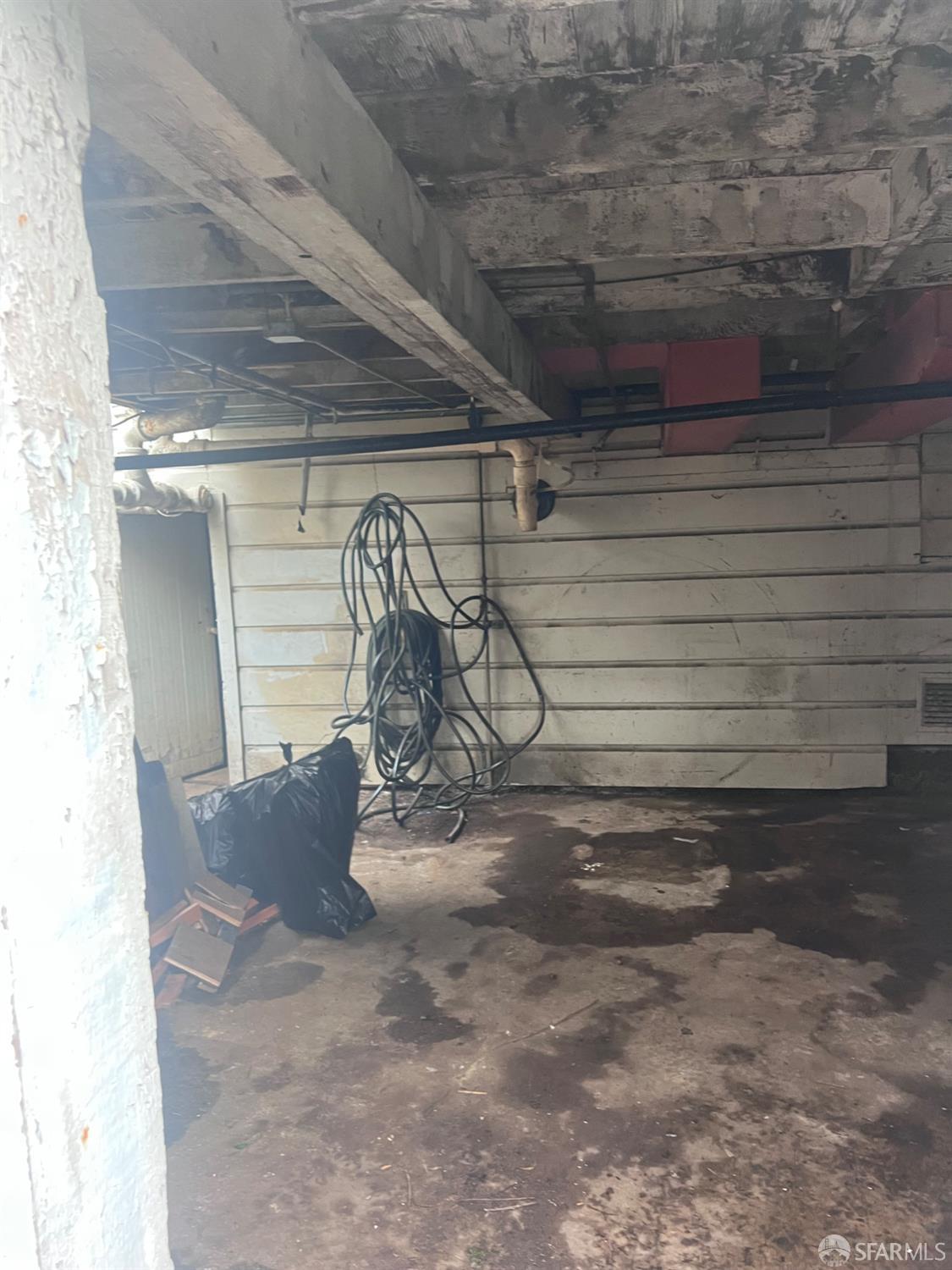 Detail Gallery Image 10 of 13 For 1231 Silver Ave, San Francisco,  CA 94134 - 3 Beds | 1 Baths