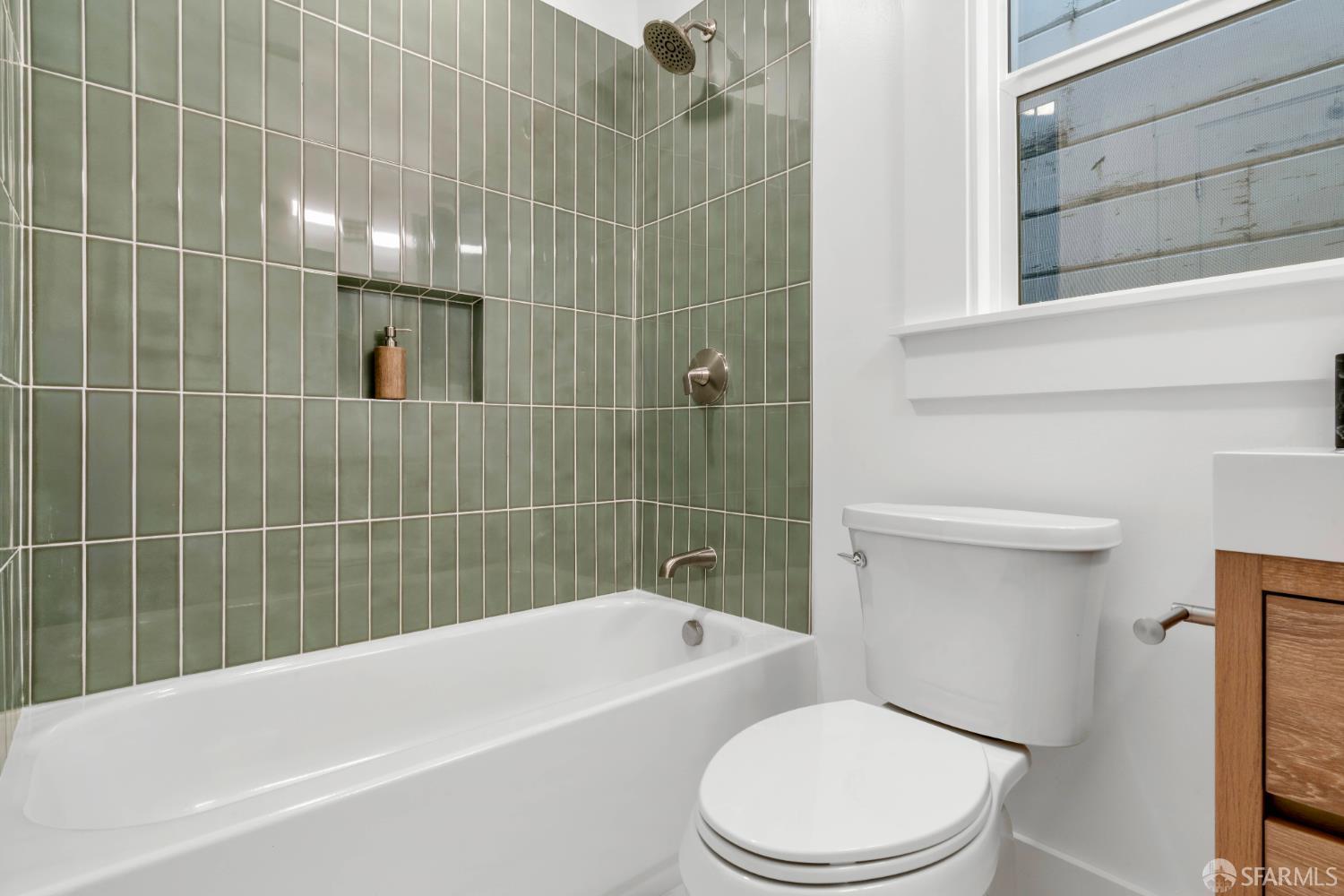 Detail Gallery Image 33 of 89 For 69 Lisbon St, San Francisco,  CA 94112 - 3 Beds | 1/1 Baths