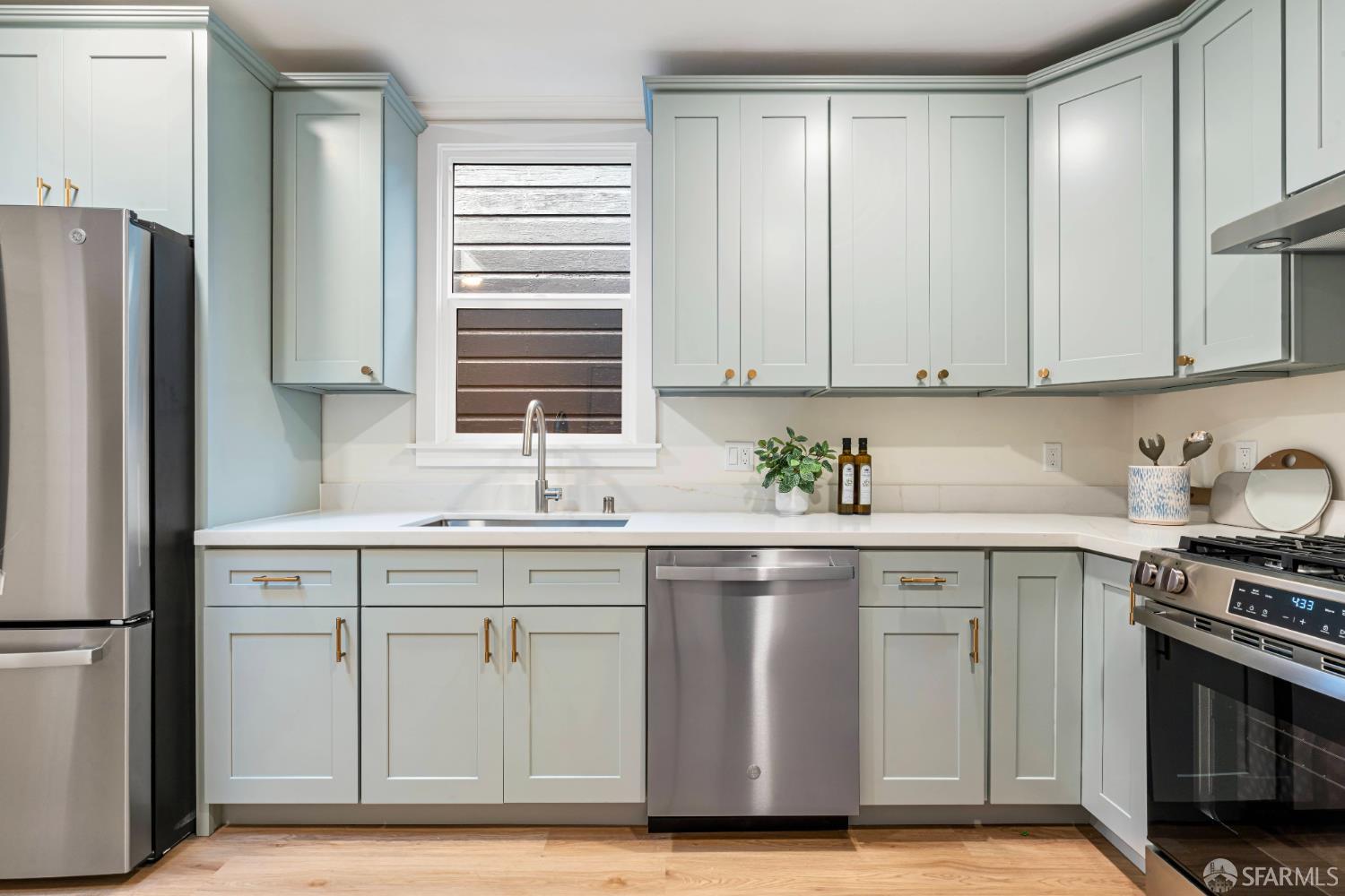 Detail Gallery Image 17 of 89 For 69 Lisbon St, San Francisco,  CA 94112 - 3 Beds | 1/1 Baths