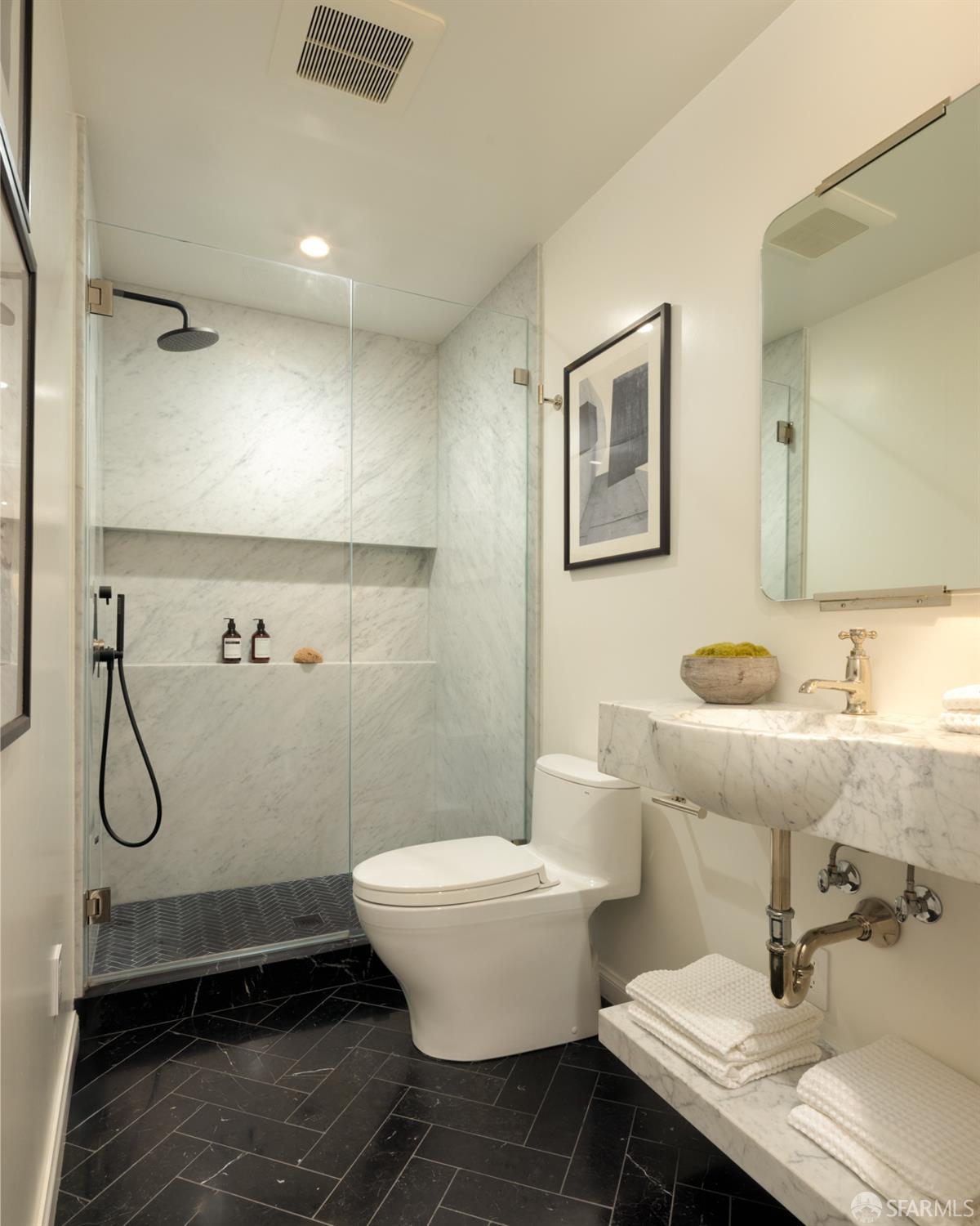 Detail Gallery Image 19 of 23 For 844 Clayton St, San Francisco,  CA 94117 - 5 Beds | 3/2 Baths